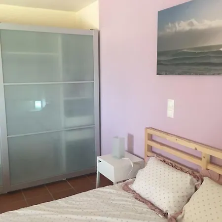 Traditional Studio Near Airport And Apartment